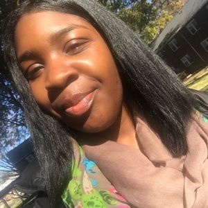 Meet your Posher, Makueda